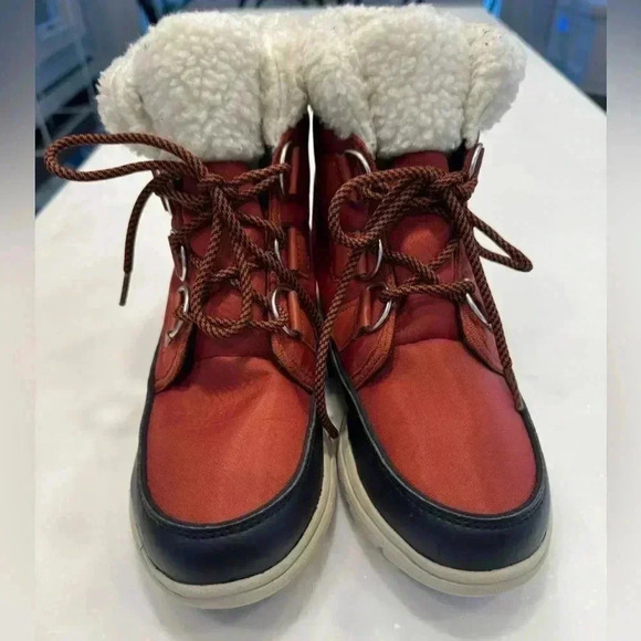 Sorel Shoes - Sorel women’s ankle boots. Dark rust with faux fur lining. Lace up size 8